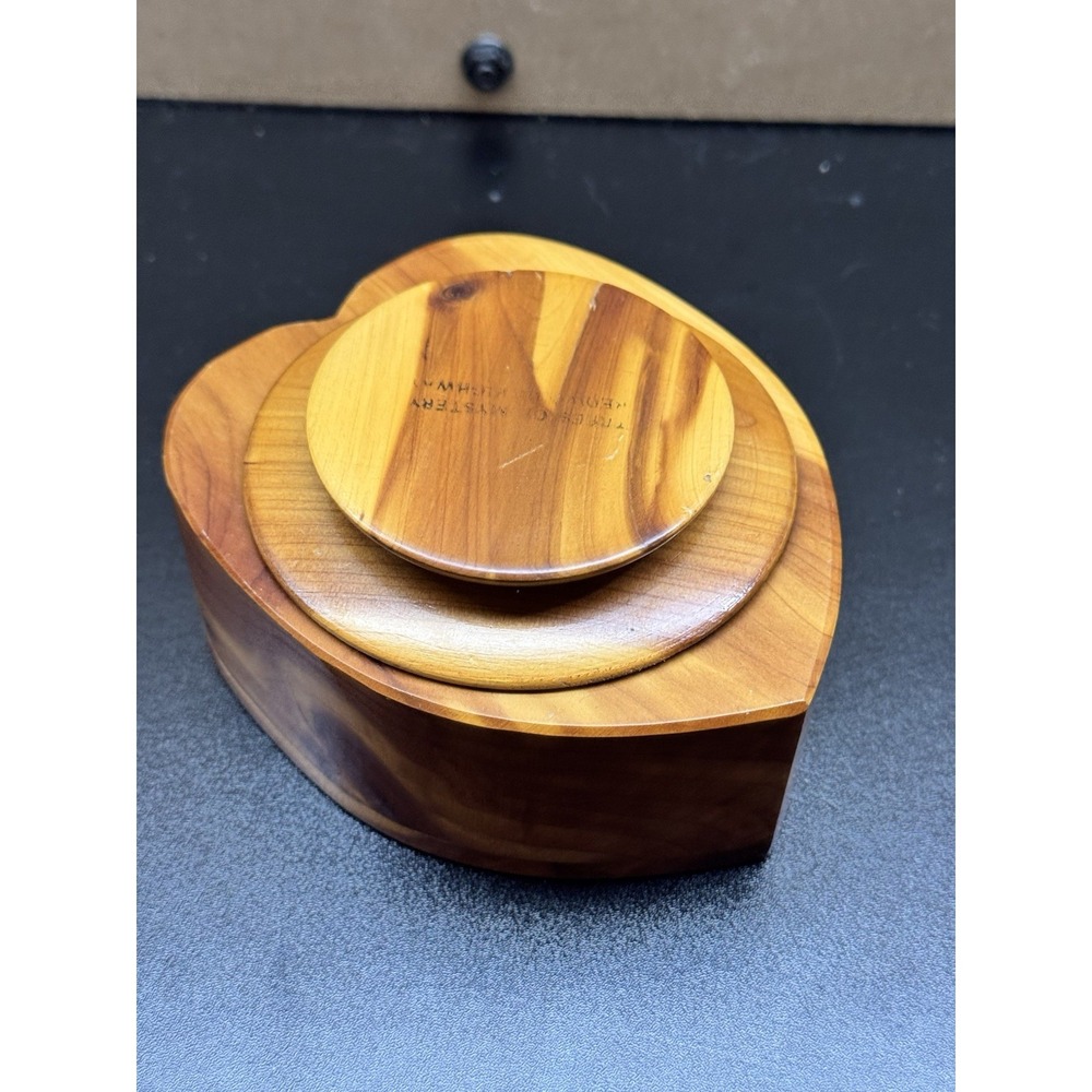 Vintage Cedar Heart Shaped‎ Trinket box with Lid Trees Of Westminster WA